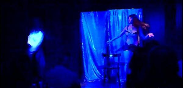  Striptease de Daiana Antivero y Andru Olivera en el Teatro